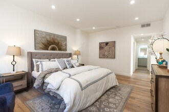 828 S Bedford St, Unit 301 in Los Angeles, CA - Building Photo - Building Photo