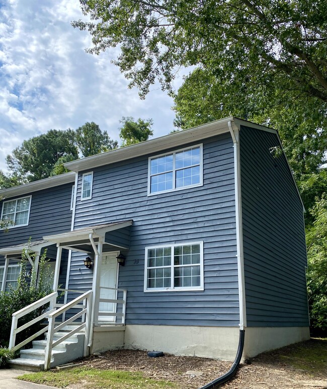 2146 Charles St in Durham, NC - Foto de edificio - Building Photo