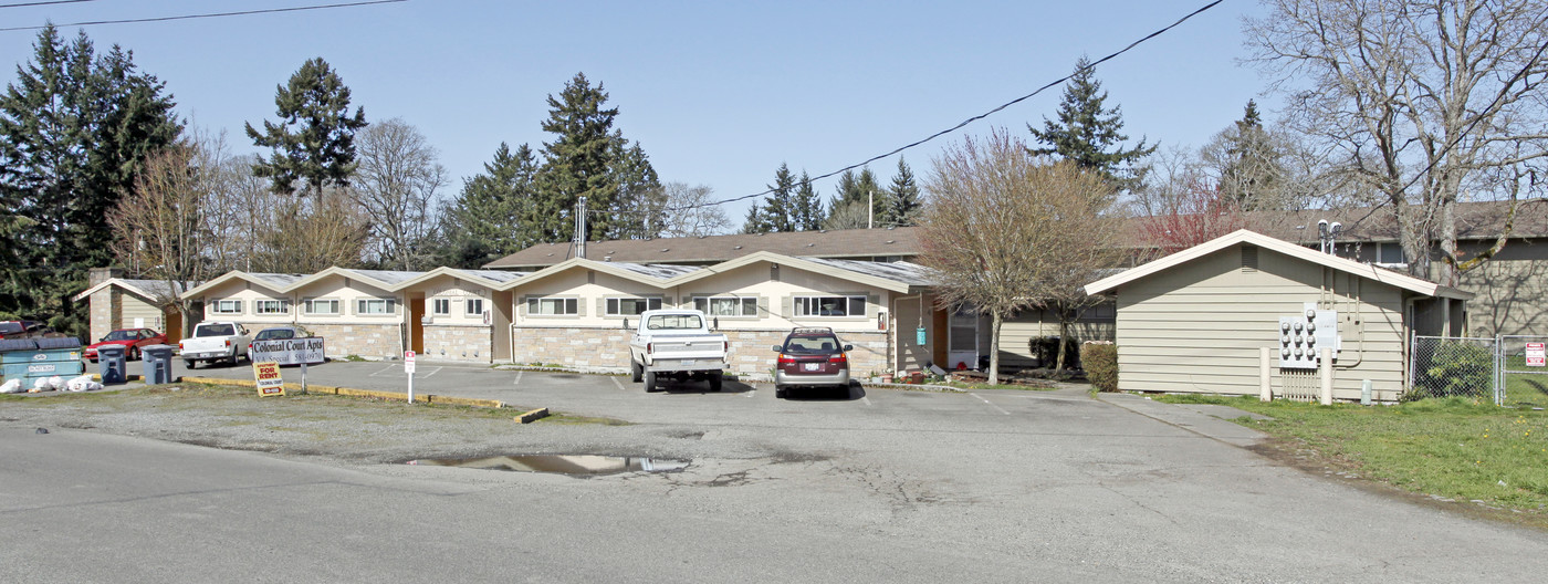 Colonial Court Apartments in Lakewood, WA - Foto de edificio