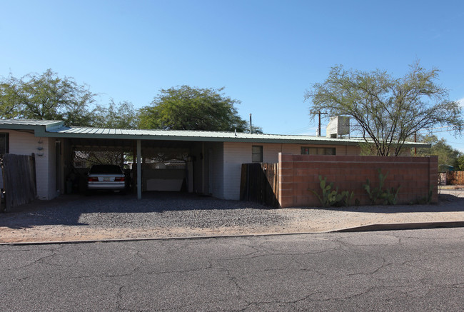 2568 E Copper St in Tucson, AZ - Foto de edificio - Building Photo