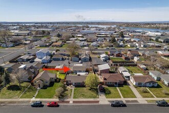 1032 W Cascade Ave in Moses Lake, WA - Building Photo - Building Photo