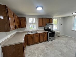 9 Essex Rd in Westbrook, CT - Building Photo - Building Photo