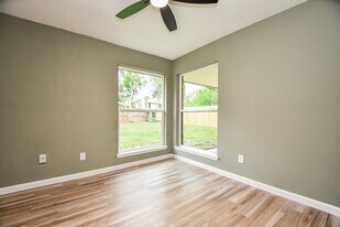 17022 Quail Park Dr in Missouri City, TX - Building Photo