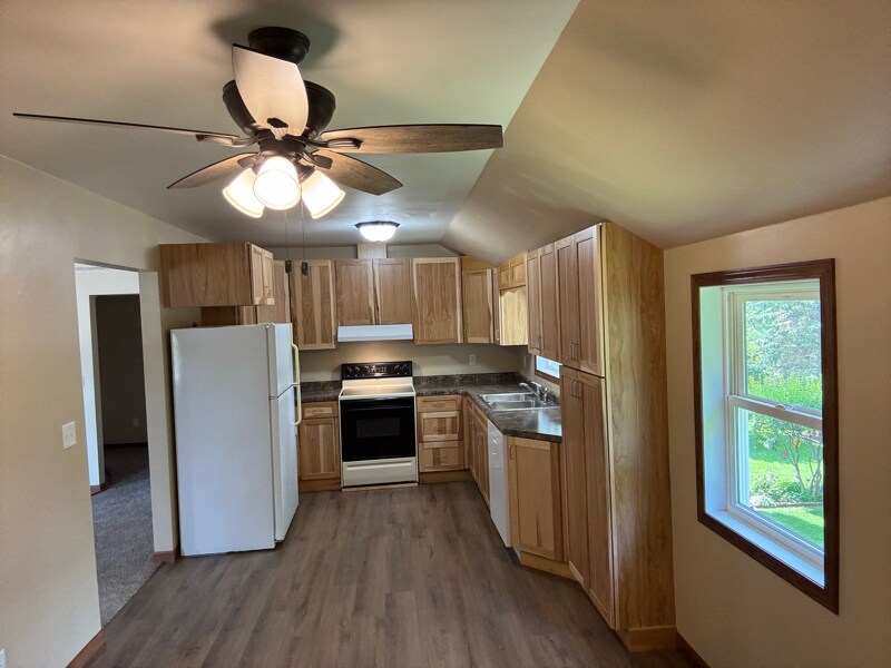221 E 1st St in Gillett, WI - Building Photo