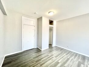 2349 W Devon Ave in Chicago, IL - Building Photo - Building Photo