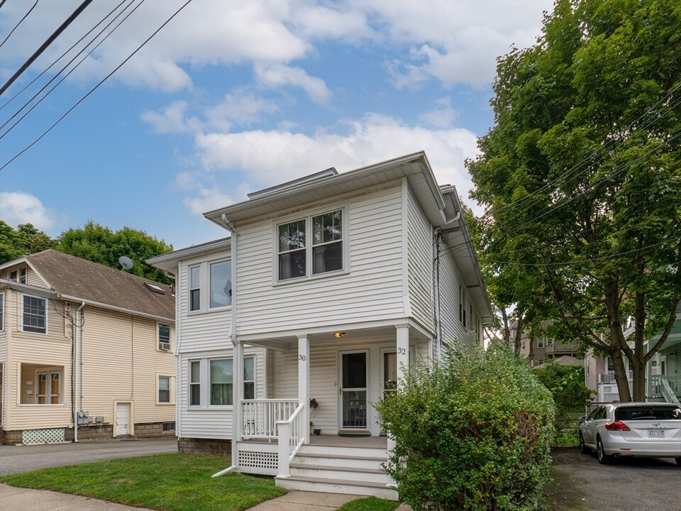 32 Rangeley Rd in Arlington, MA - Building Photo