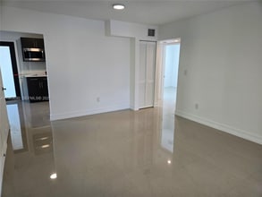 323 SW 31st Ct in Miami, FL - Foto de edificio - Building Photo