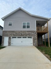 122 Roseberry St in Oak Ridge, TN - Foto de edificio - Building Photo