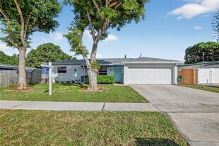 111 SE 14th Pl in Deerfield Beach, FL - Building Photo
