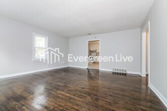 319 S Hocker Ave in Independence, MO - Building Photo - Building Photo