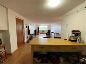 94 Beacon St, Unit 67 in Somerville, MA - Foto de edificio - Building Photo