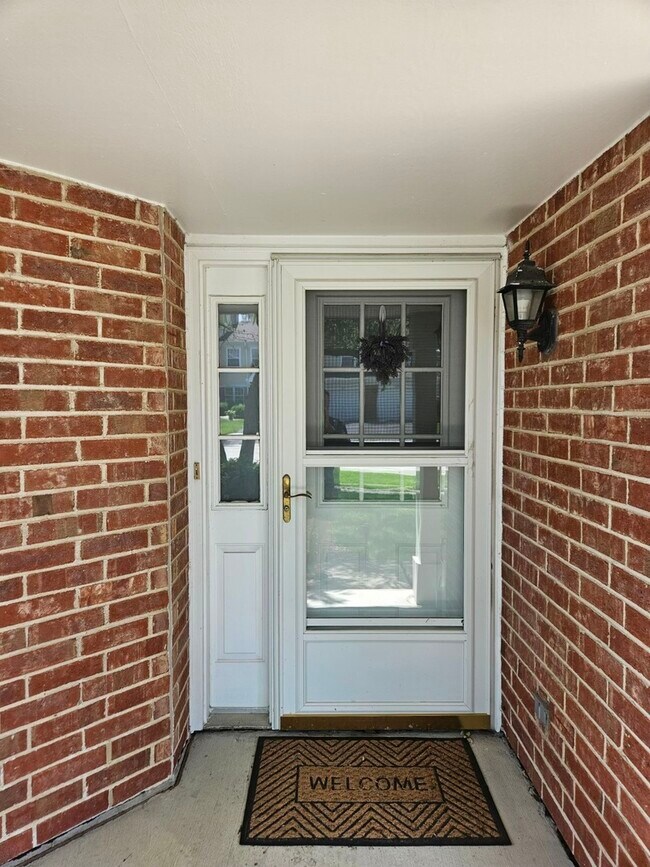 250 Regal Ct in Roselle, IL - Building Photo - Building Photo