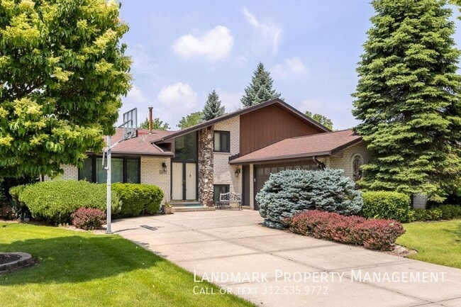 property at 14518 S Golden Oak Dr