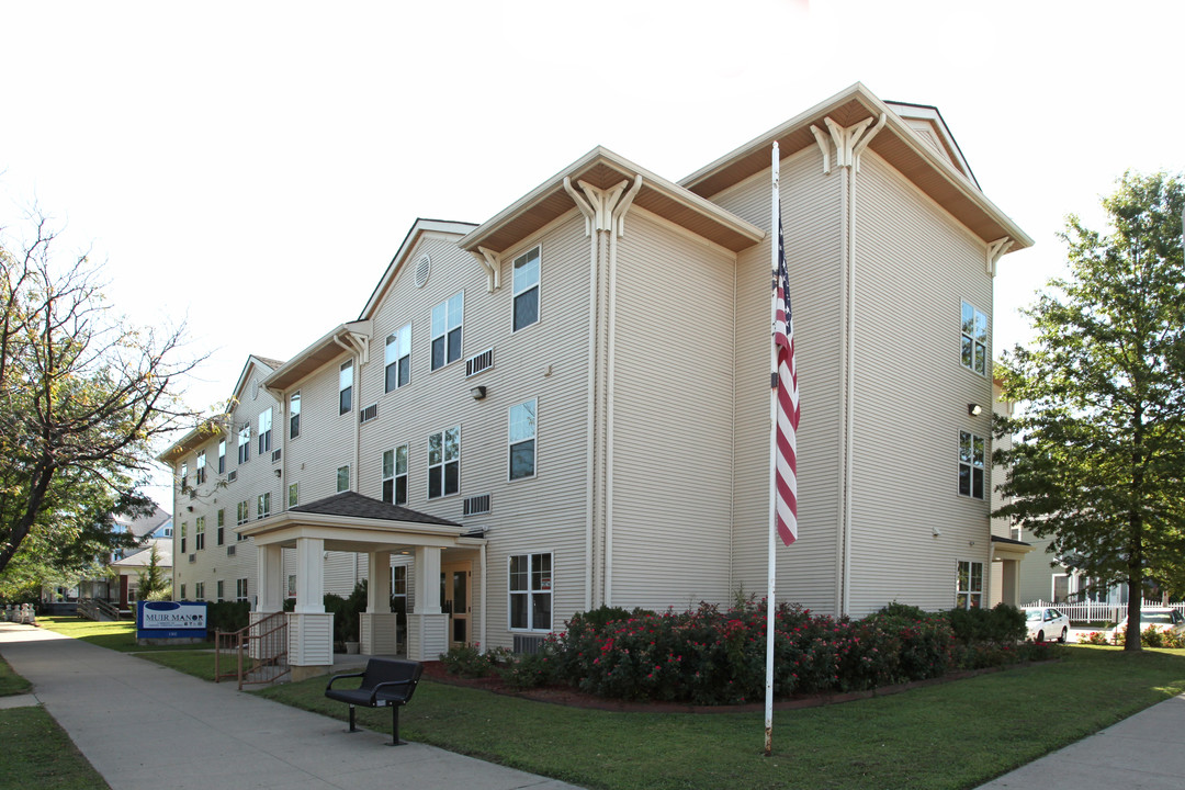 Muir Manor Apartments in New Albany, IN - Building Photo