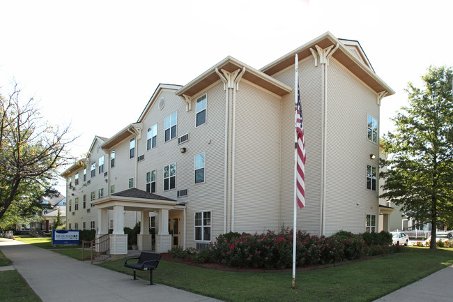 Muir Manor Apartments