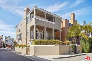 115 Ketch Mall in Marina Del Rey, CA - Building Photo