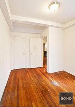 301 E 38th St-Unit -4L in New York, NY - Building Photo - Building Photo