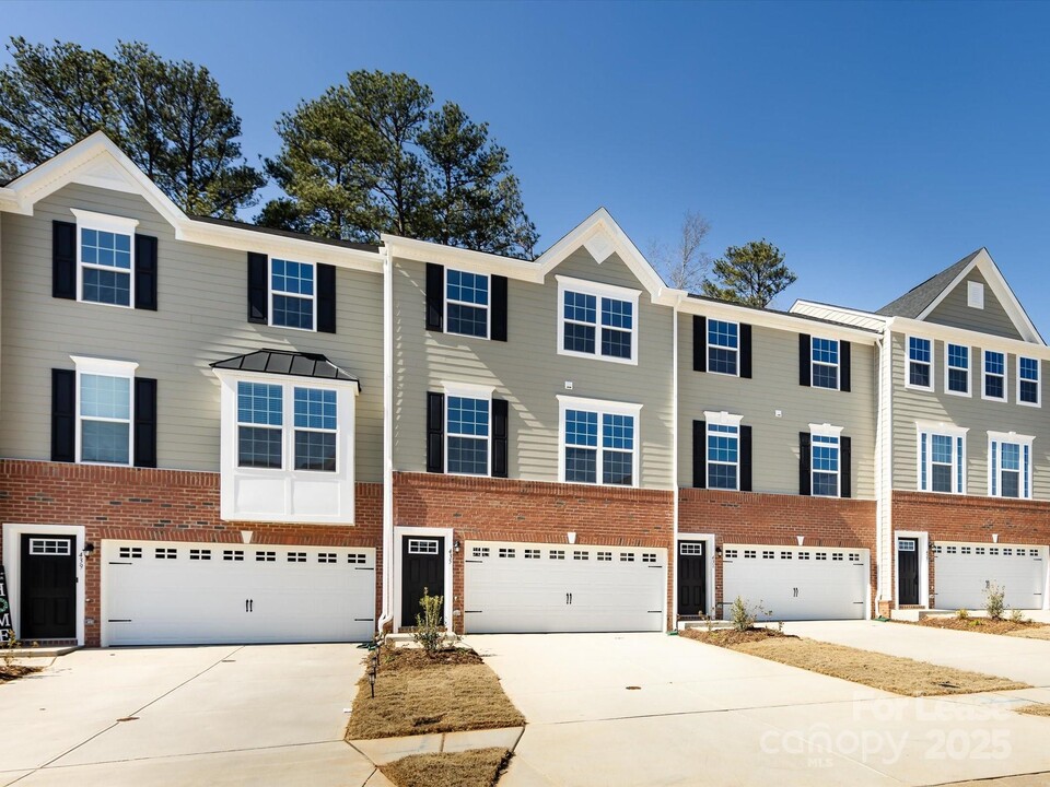 435 Moondance Dr in Gastonia, NC - Building Photo