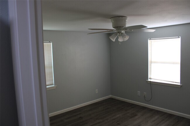 4214 Fuqua St in Bacliff, TX - Building Photo - Building Photo