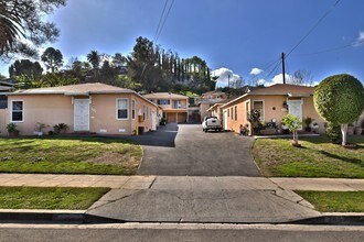 2434 W Avenue 32 in Los Angeles, CA - Foto de edificio - Building Photo