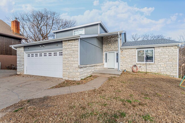 720 Sunshine Ct in Junction City, KS - Building Photo - Building Photo