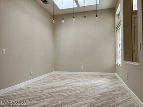8252 Nice Ct in Las Vegas, NV - Building Photo - Building Photo