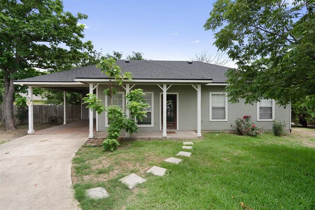 414 Sabrina Dr in Taylor, TX - Foto de edificio - Building Photo