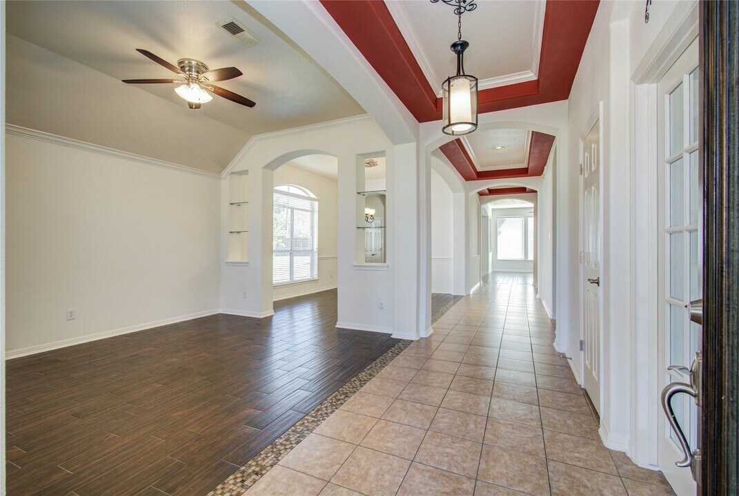 10714 Barker Lake in Cypress, TX - Building Photo