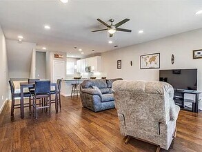 5903 Lindell Ave, Unit D in Dallas, TX - Building Photo - Building Photo