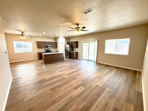 3774 Meadowbrook Ln in Kingman, AZ - Foto de edificio - Building Photo