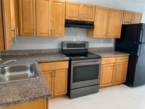 860 NW 6th Ave in Pompano Beach, FL - Building Photo - Building Photo