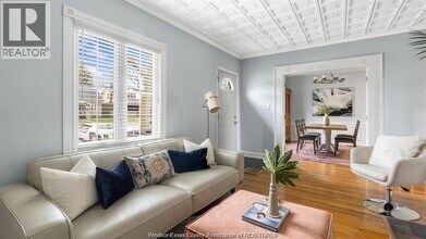 1822 Dacotah Dr in Windsor, ON - Foto de edificio - Building Photo