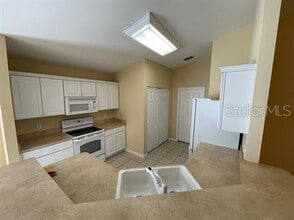 2172 NW 50th Pl in Gainesville, FL - Building Photo - Building Photo