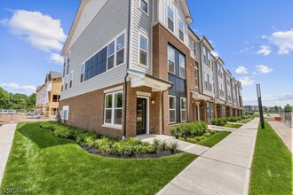 8 Jessica Ln in Union, NJ - Building Photo - Building Photo