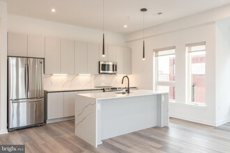 3120 W Jefferson St, Unit 402 in Philadelphia, PA - Building Photo - Building Photo