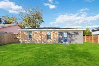 114 S Westward St in Texas City, TX - Building Photo - Building Photo