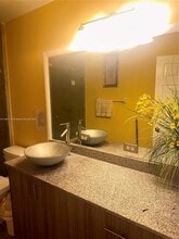 15434 SW 146th St, Unit 2 in Miami, FL - Foto de edificio - Building Photo