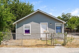 1819 San Carlos St in San Antonio, TX - Building Photo
