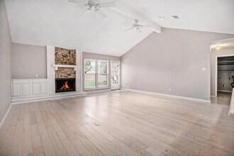 415 Cottonwood Dr in Friendswood, TX - Building Photo - Building Photo