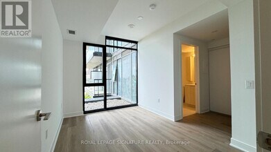 86 Dundas St E in Mississauga, ON - Building Photo - Building Photo