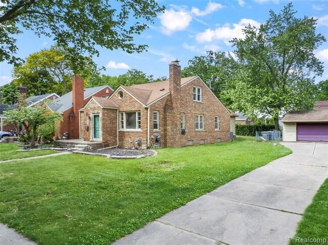 property at 1121 N Lafayette St