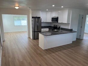6250 Cecelia Dr in New Port Richey, FL - Foto de edificio - Building Photo