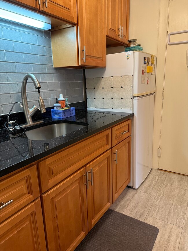 10 Commonwealth Ct, Unit 16