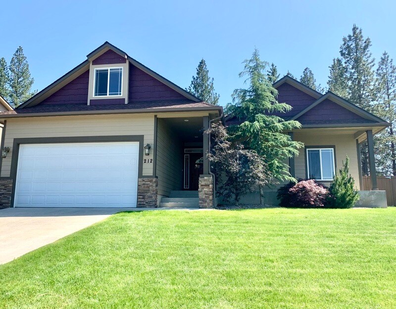 212 E Pine Needle Ave in Colbert, WA - Building Photo