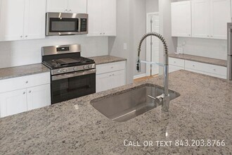 557 Spanish Wells Rd in Summerville, SC - Building Photo - Building Photo