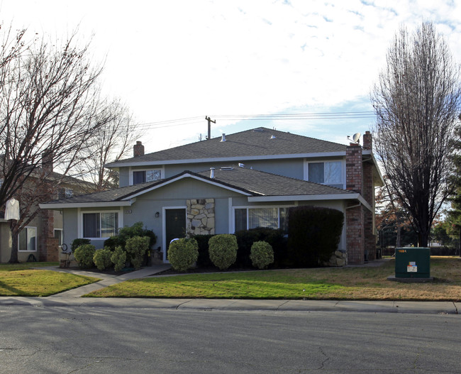 Gaddi Grove Townhomes in Sacramento, CA - Building Photo - Building Photo