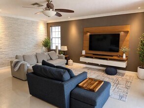 131 Cameron Ct in Weston, FL - Building Photo - Building Photo