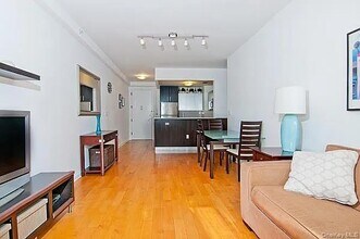 13-11 Jackson Ave in Queens, NY - Building Photo - Building Photo