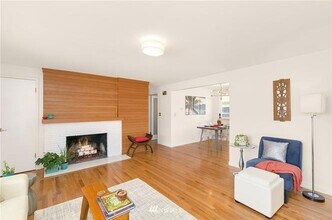 8403 22nd Ave SW in Seattle, WA - Building Photo - Building Photo