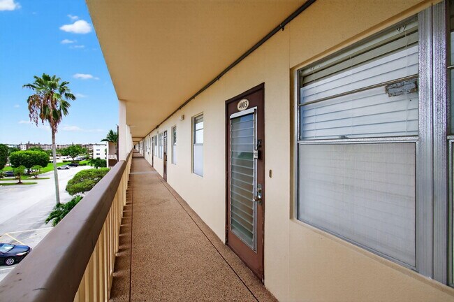 4003 Wolverton E in Boca Raton, FL - Building Photo - Building Photo